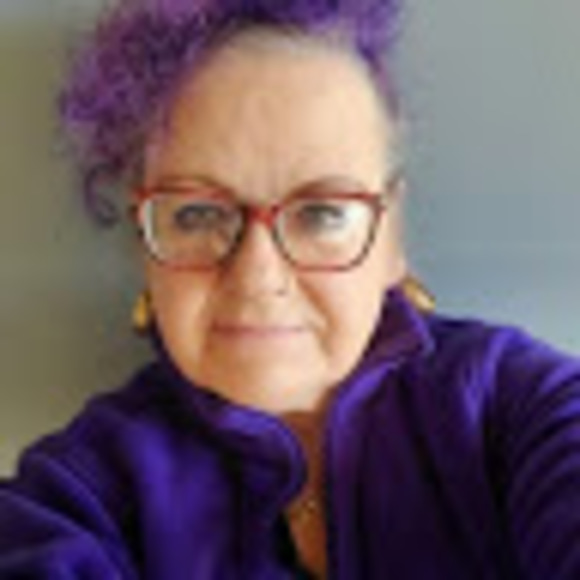 Meet your Posher, Laura - Picture 1 of 1